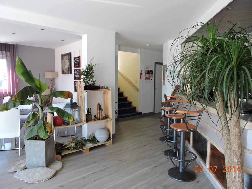 Hotel Le Foron La Roche-sur-Foron Bagian luar foto