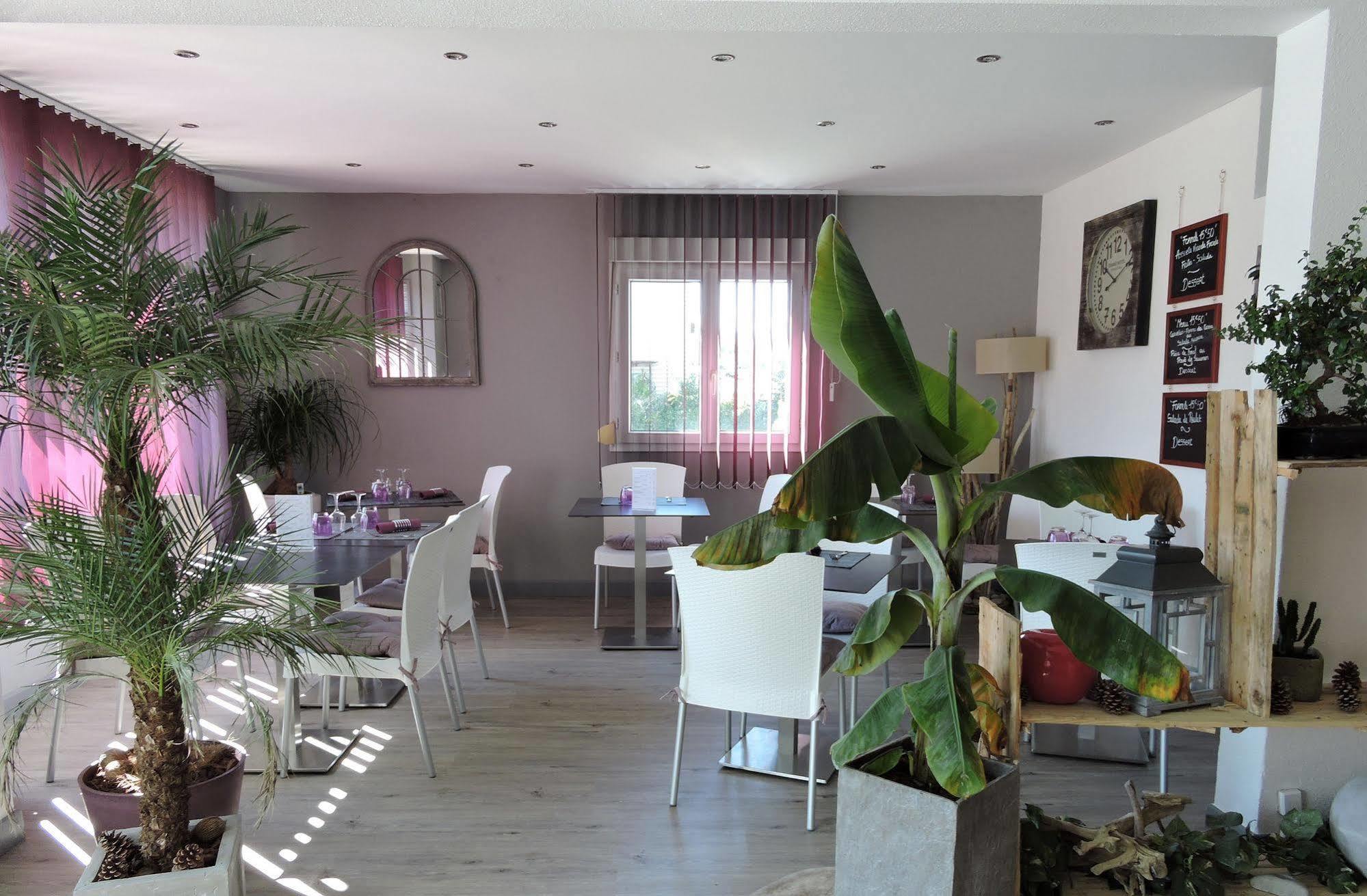 Hotel Le Foron La Roche-sur-Foron Bagian luar foto