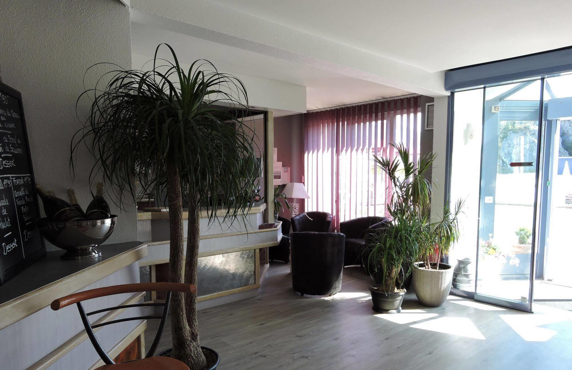 Hotel Le Foron La Roche-sur-Foron Bagian luar foto