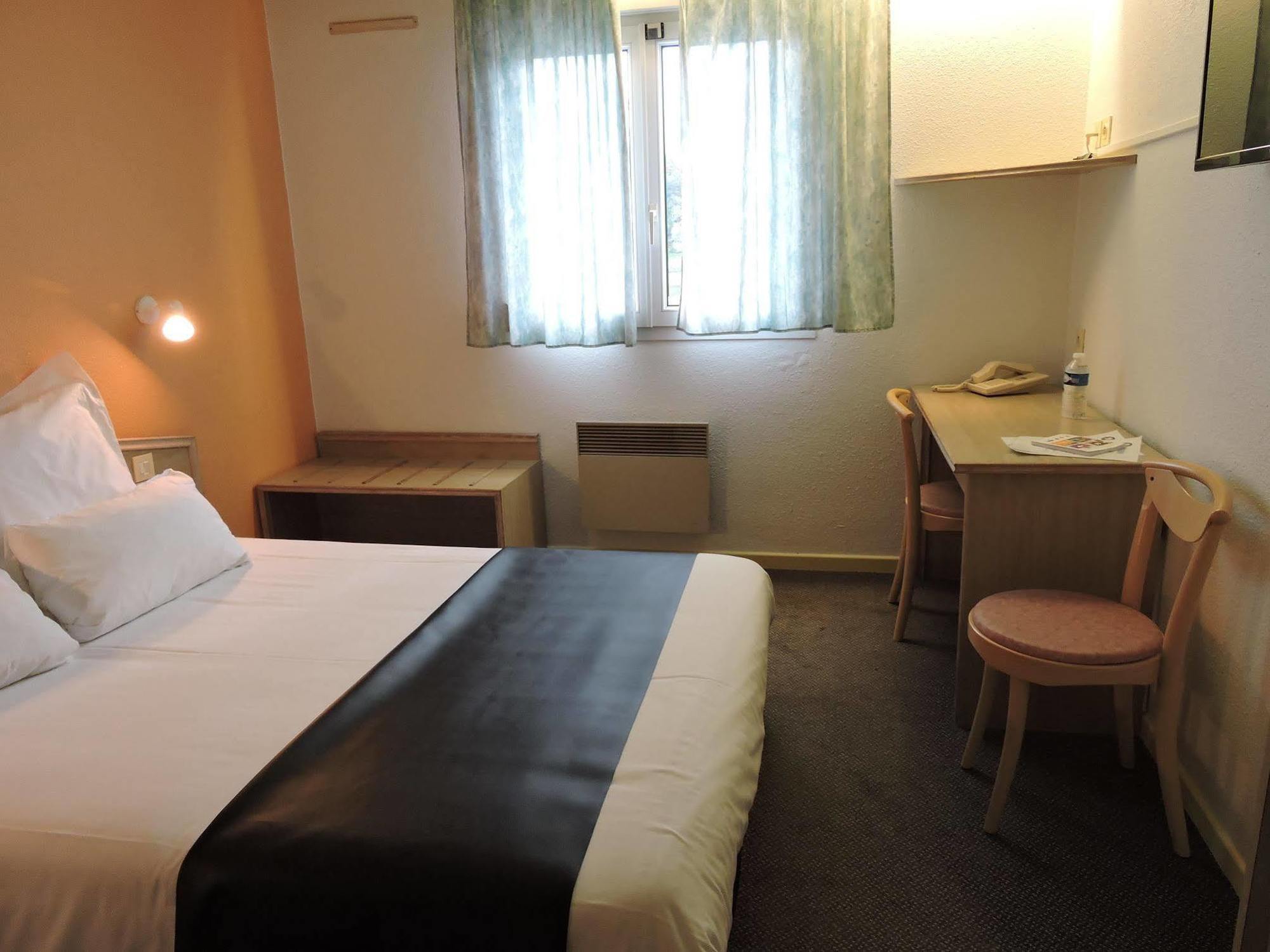Hotel Le Foron La Roche-sur-Foron Bagian luar foto